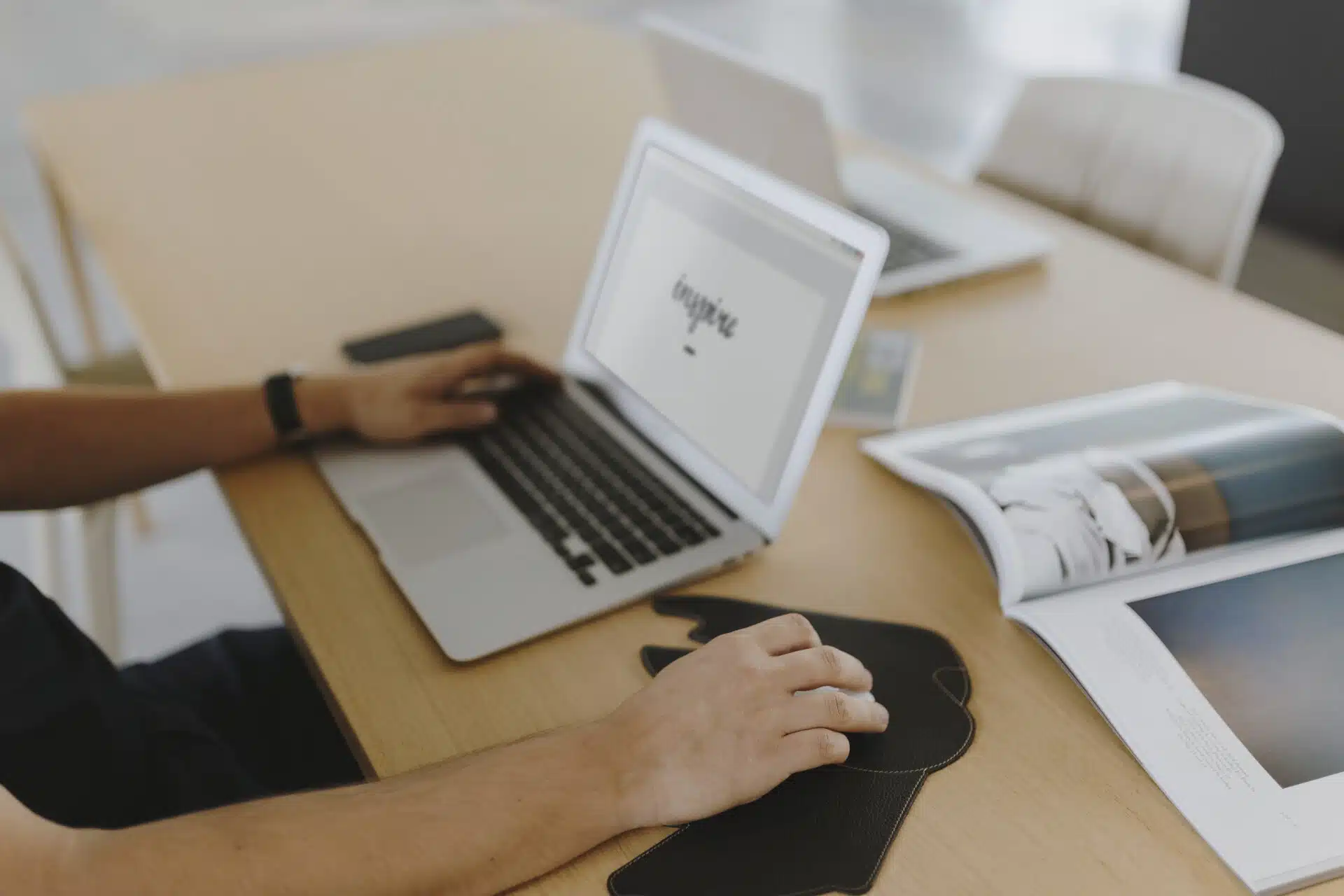 Crea tu portafolio online en minutos: 3 servicios ideales para traductores y copywriters portafolio online
